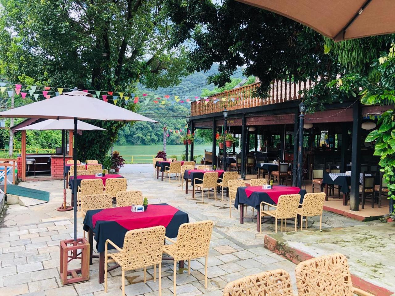 Lake View Resort Pokhara Buitenkant foto