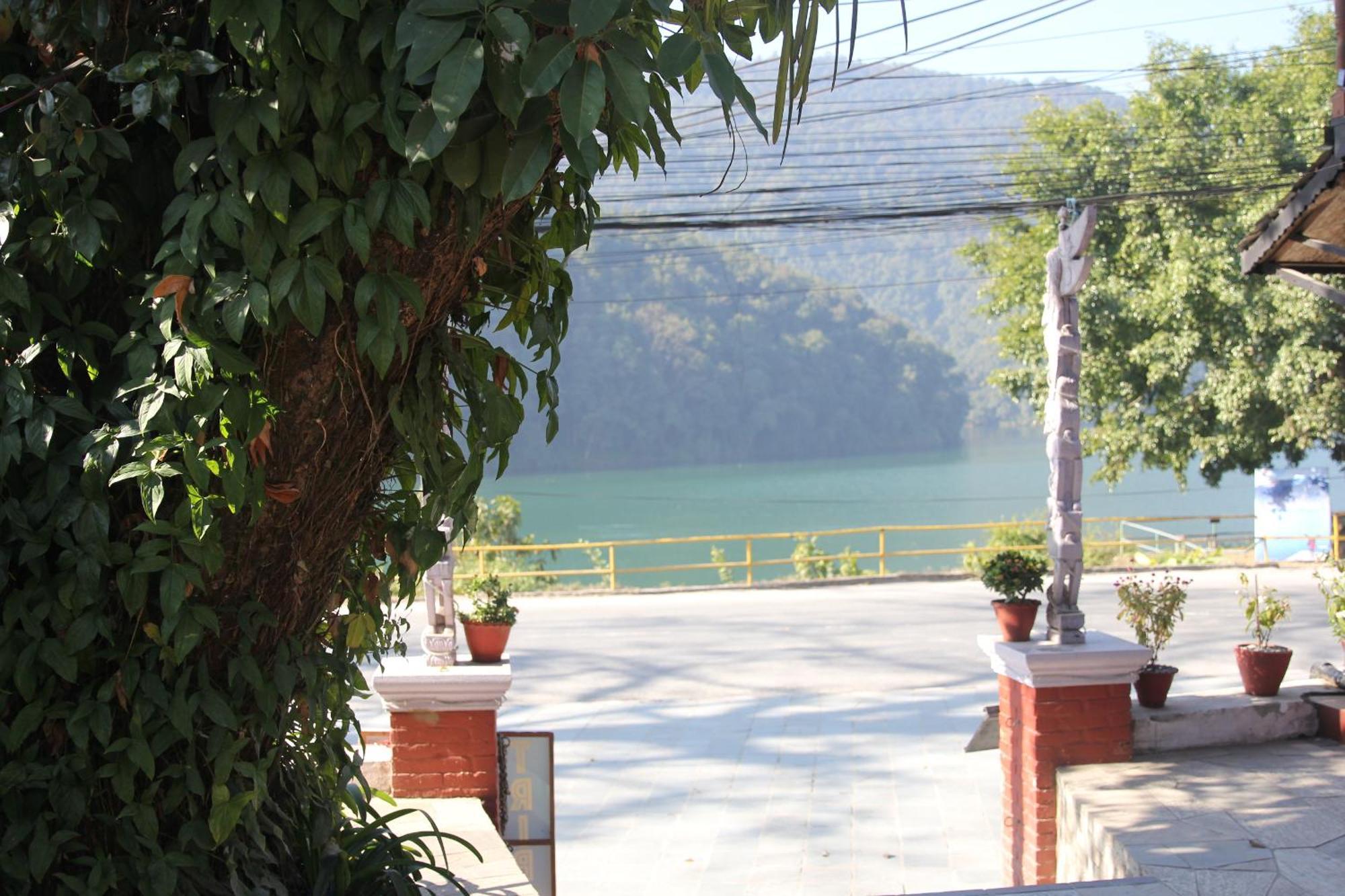 Lake View Resort Pokhara Buitenkant foto