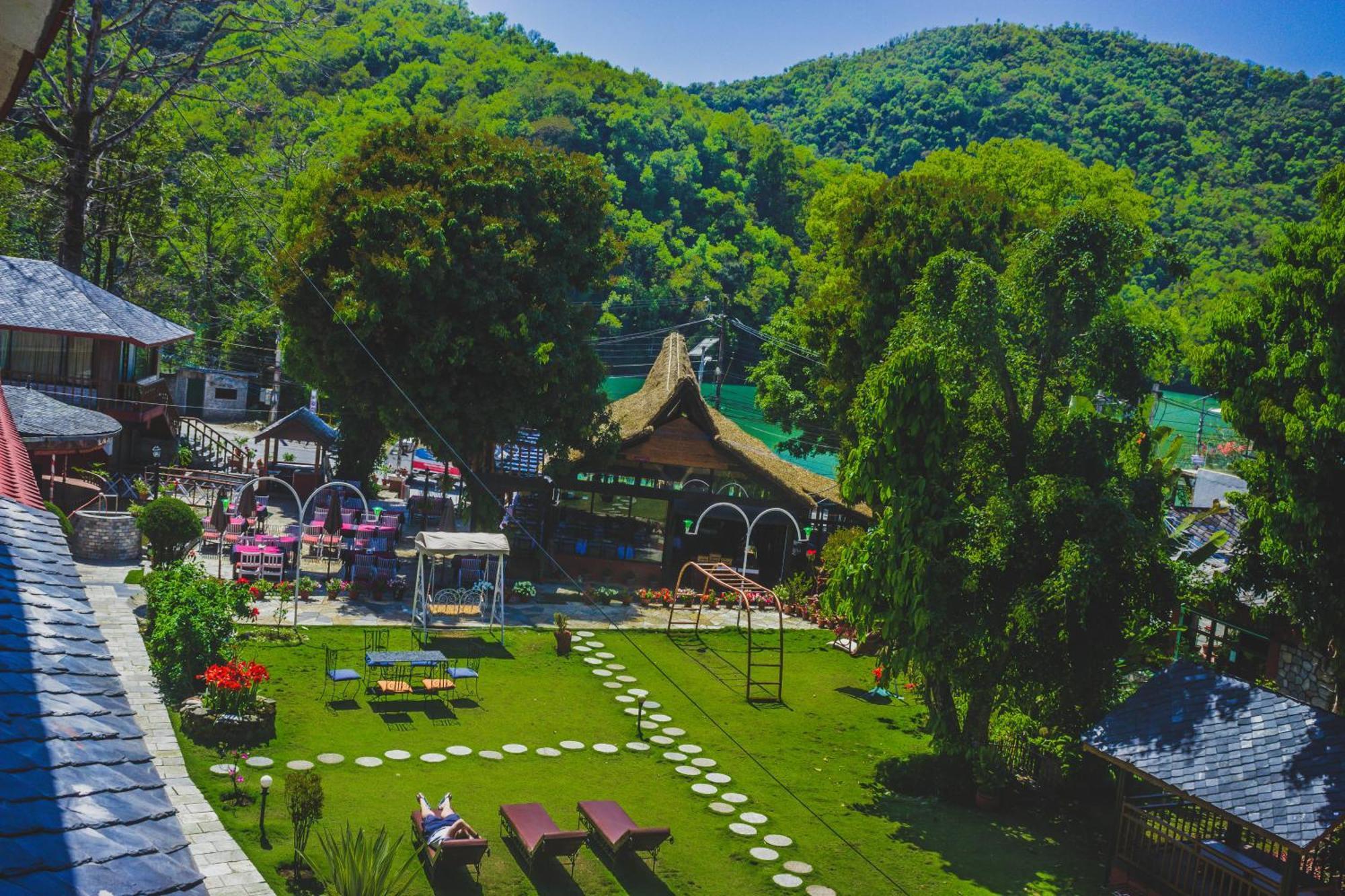 Lake View Resort Pokhara Buitenkant foto